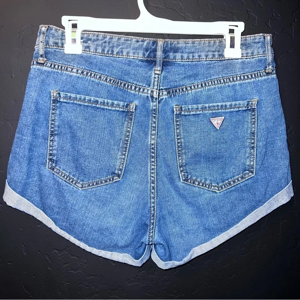 Guess Womens Shorts Size 28 Blue
Denim Floral High Rise Gia Cheeky Hot Pants - Picture 5 of 7